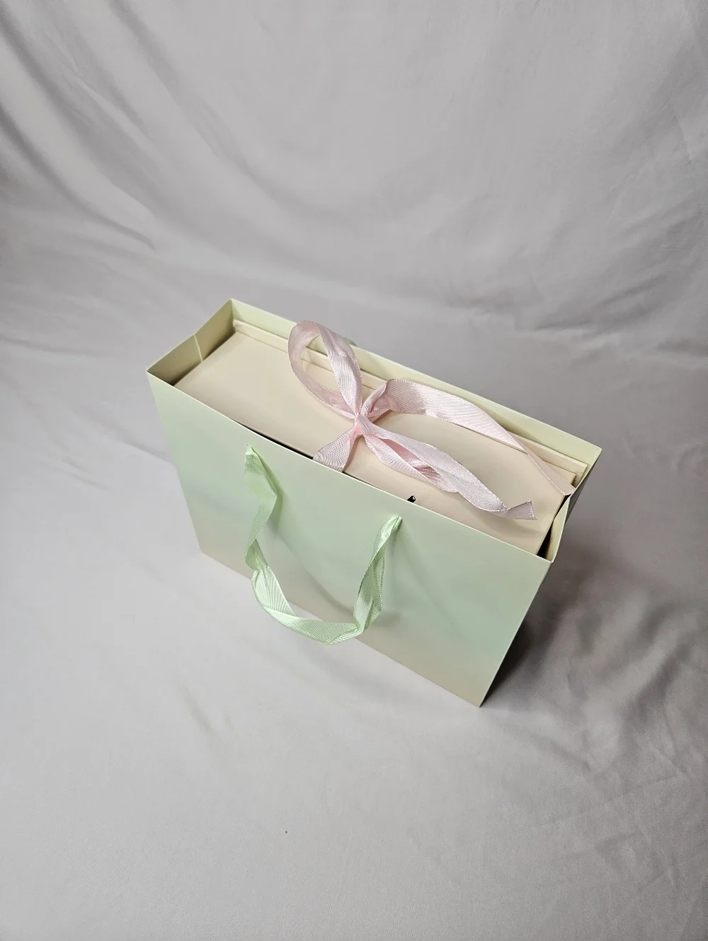 Luxury Gift Box with Reed Diffuser & Soap Flower Bouquet – Champagne